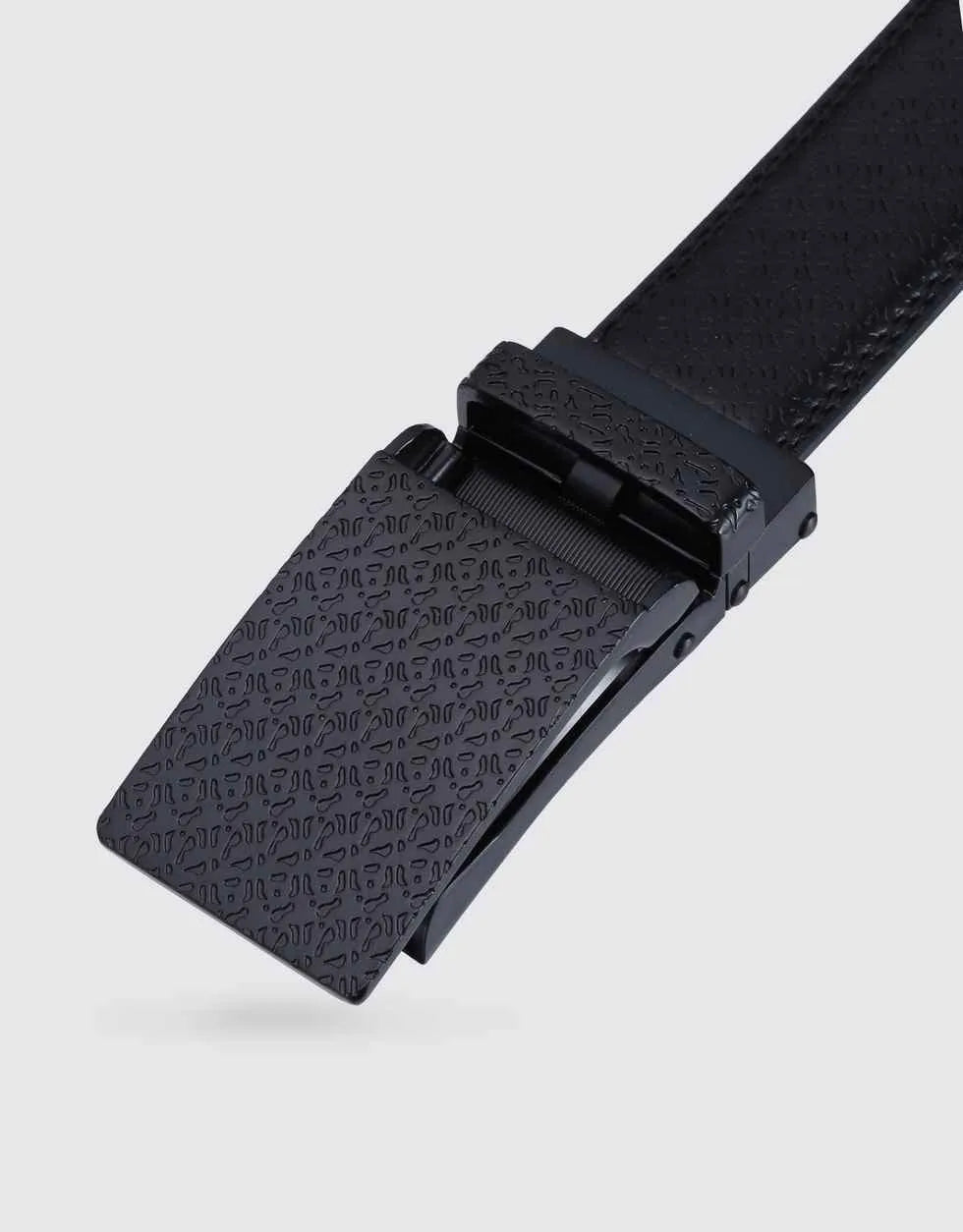 Adjustable from 28" to 44" Waist