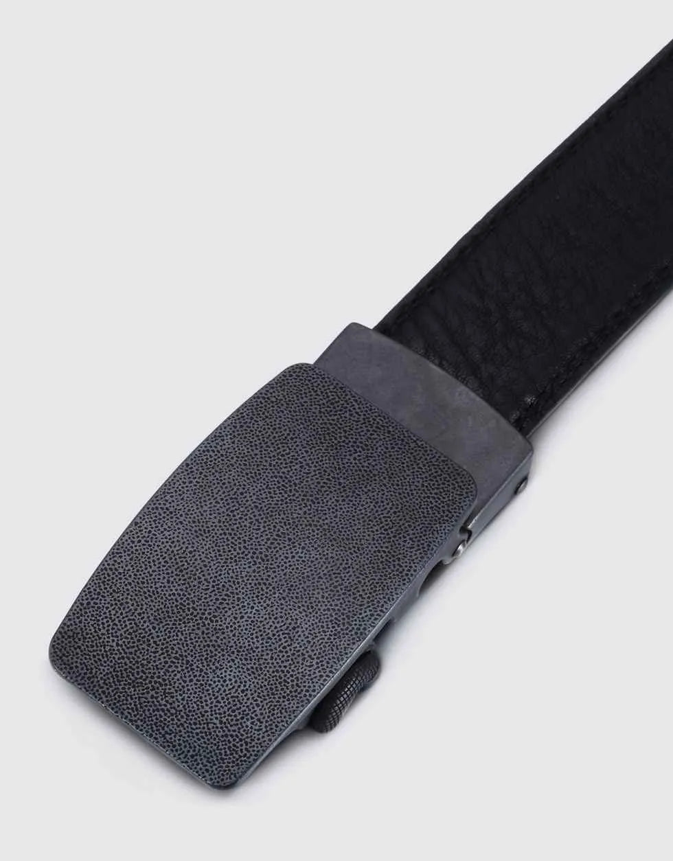 Adjustable from 28" to 44" Waist